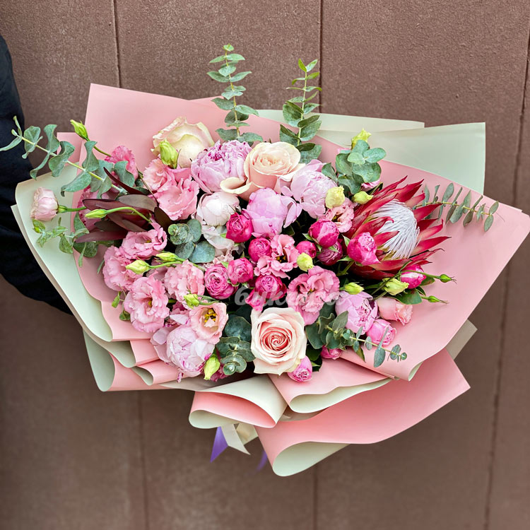 Букет «Дженнифер» (на фоне стены)