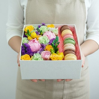 7 макарун с пионами и розами