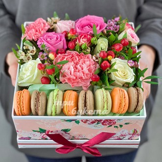8 макарун с розами