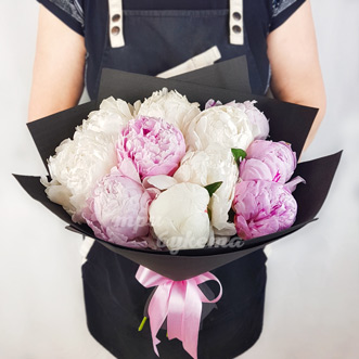 Пионы Сара Бернар в крафте 11 шт.