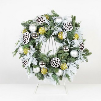 Новогодний венок с лаймами