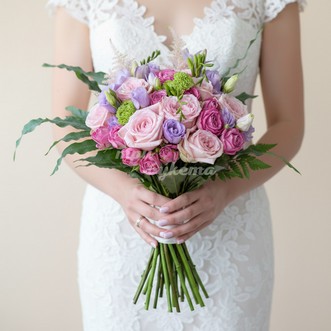 Букет невесты из роз и фрезии