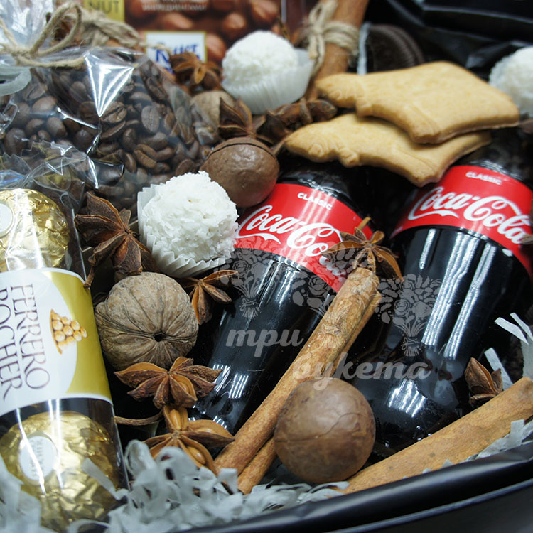 Коробка-сердце "Вкусный вечер" (вблизи)