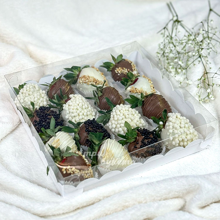 Коробка из клубники в шоколаде с присыпкой (закрытая)